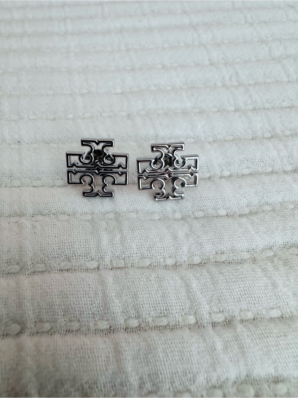 Tory Burch Logo Earrings - Silver